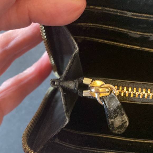 GUC. Coach black leather wallet with gold tone hardware. - Picture 13 of 14